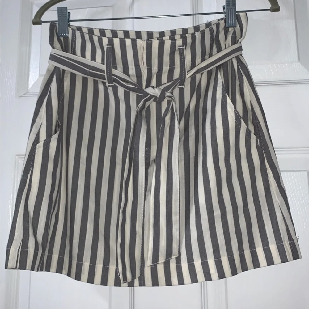 STRIPED TIE KNOT SKIRT✨